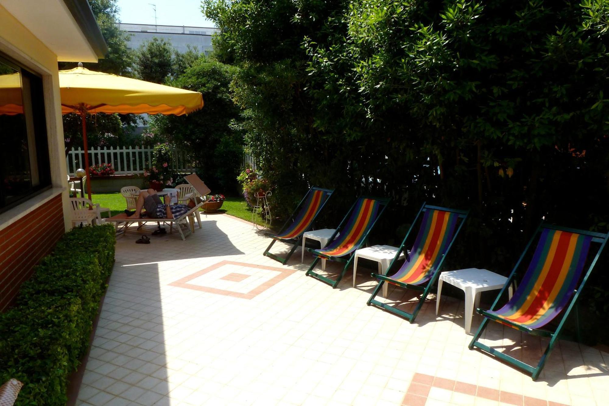 Hotel Versilia Λίντο ντι Καμαϊόρε Εξωτερικό φωτογραφία