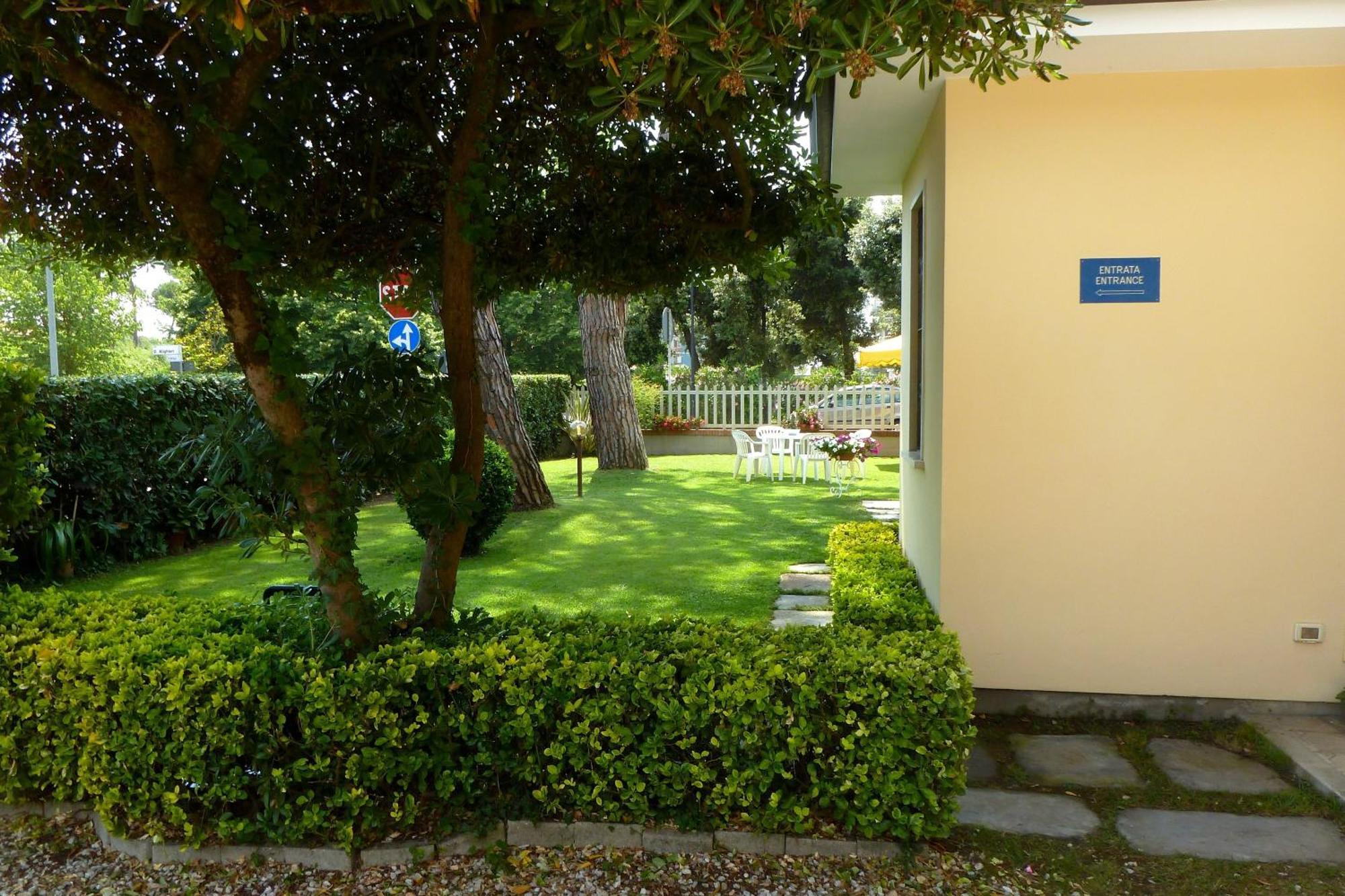 Hotel Versilia Λίντο ντι Καμαϊόρε Εξωτερικό φωτογραφία