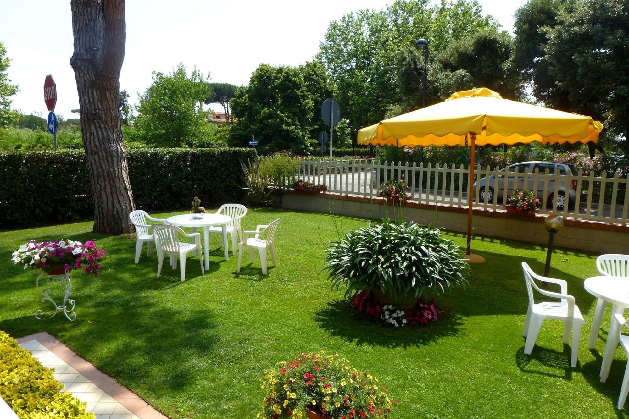 Hotel Versilia Λίντο ντι Καμαϊόρε Εξωτερικό φωτογραφία