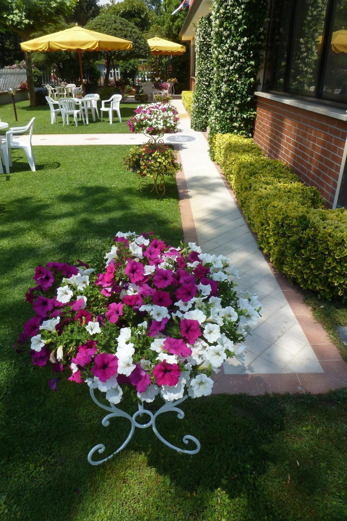 Hotel Versilia Λίντο ντι Καμαϊόρε Εξωτερικό φωτογραφία