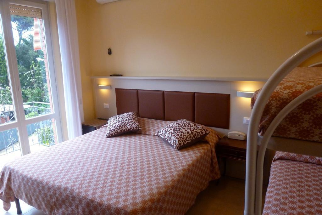 Hotel Versilia Λίντο ντι Καμαϊόρε Εξωτερικό φωτογραφία