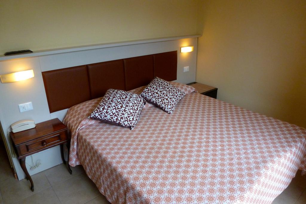 Hotel Versilia Λίντο ντι Καμαϊόρε Εξωτερικό φωτογραφία