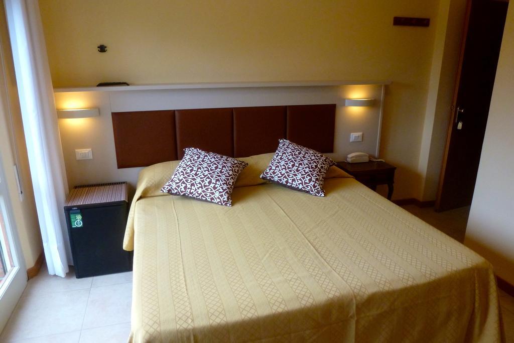 Hotel Versilia Λίντο ντι Καμαϊόρε Εξωτερικό φωτογραφία