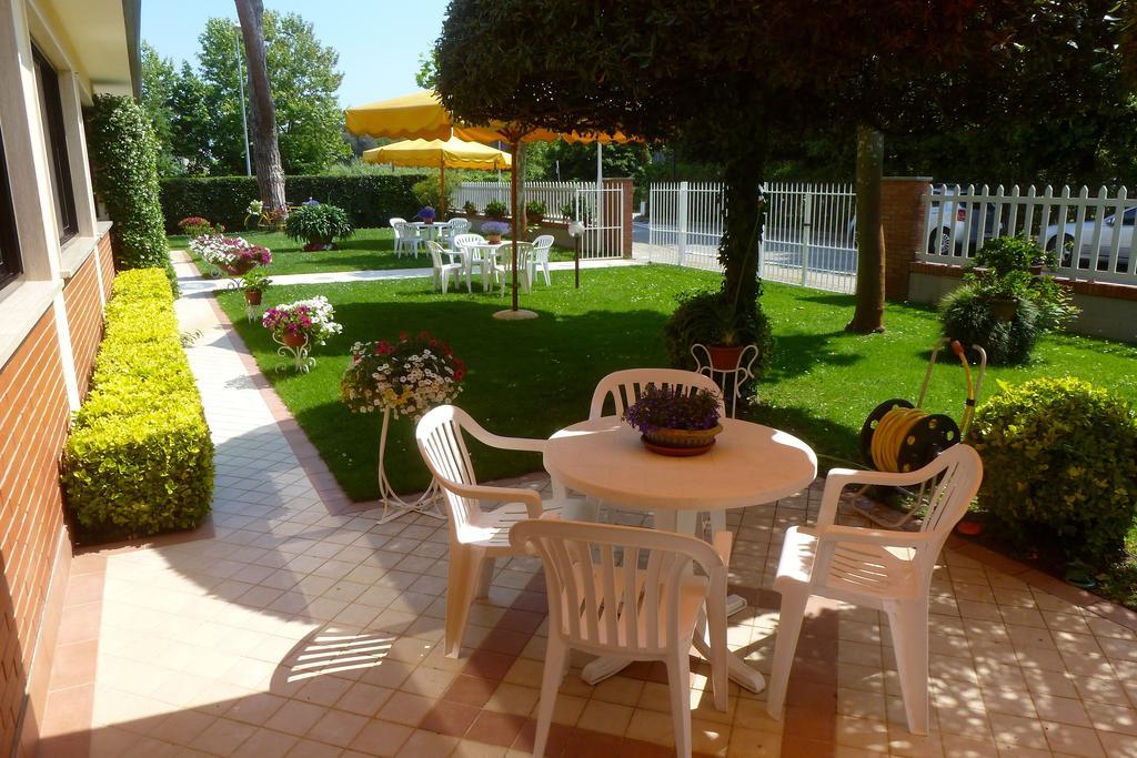 Hotel Versilia Λίντο ντι Καμαϊόρε Εξωτερικό φωτογραφία