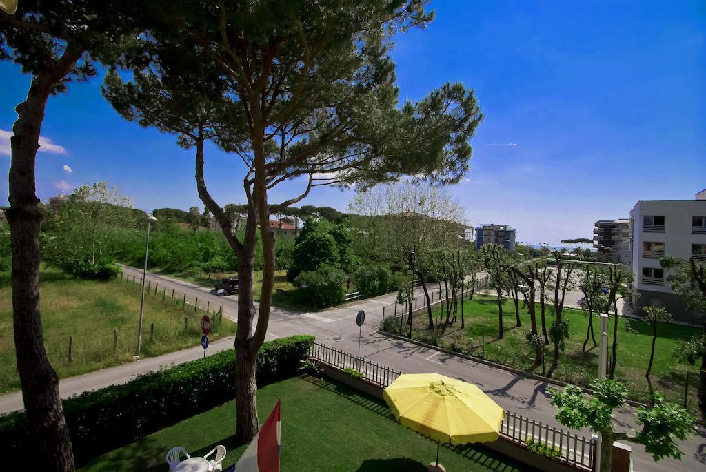 Hotel Versilia Λίντο ντι Καμαϊόρε Εξωτερικό φωτογραφία
