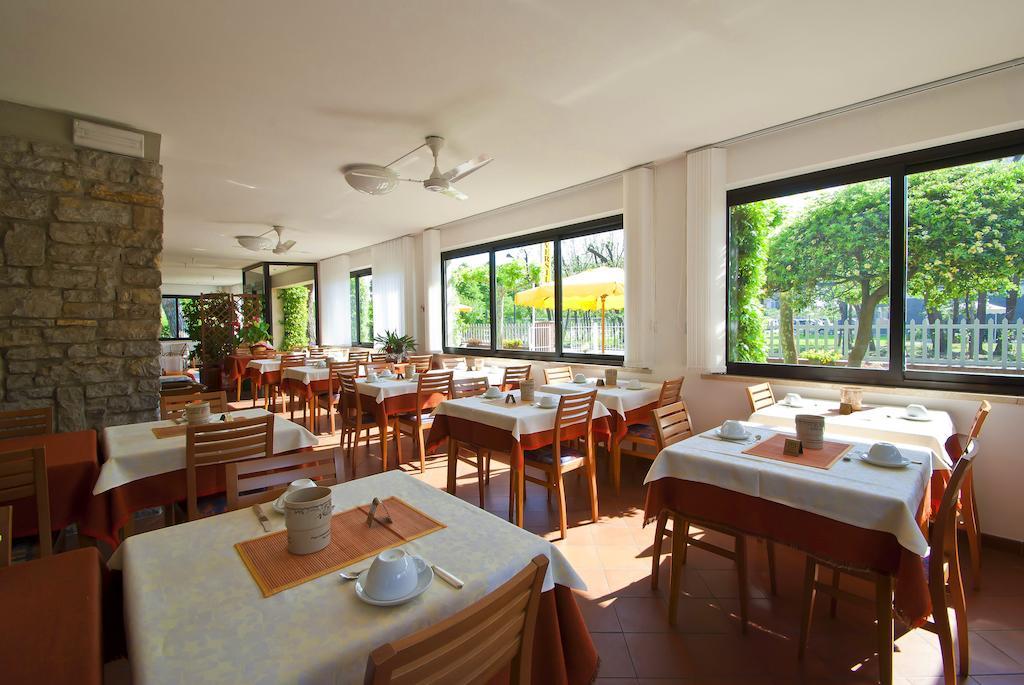 Hotel Versilia Λίντο ντι Καμαϊόρε Εξωτερικό φωτογραφία
