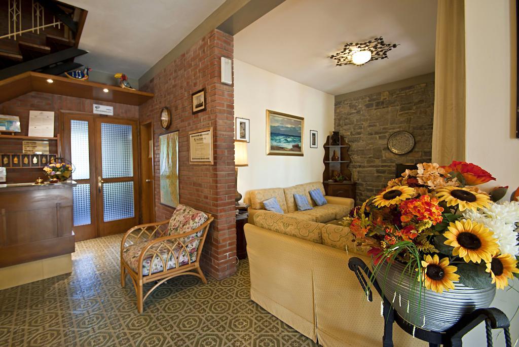 Hotel Versilia Λίντο ντι Καμαϊόρε Εξωτερικό φωτογραφία