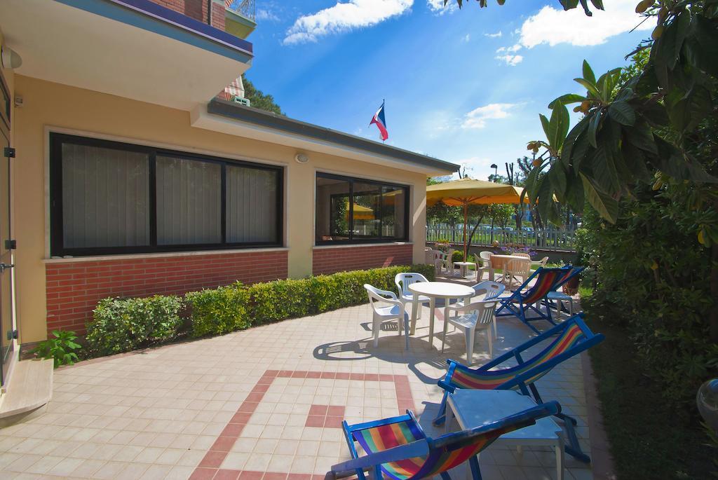 Hotel Versilia Λίντο ντι Καμαϊόρε Εξωτερικό φωτογραφία