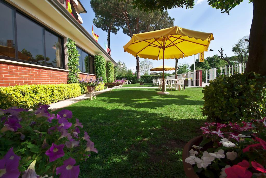 Hotel Versilia Λίντο ντι Καμαϊόρε Εξωτερικό φωτογραφία