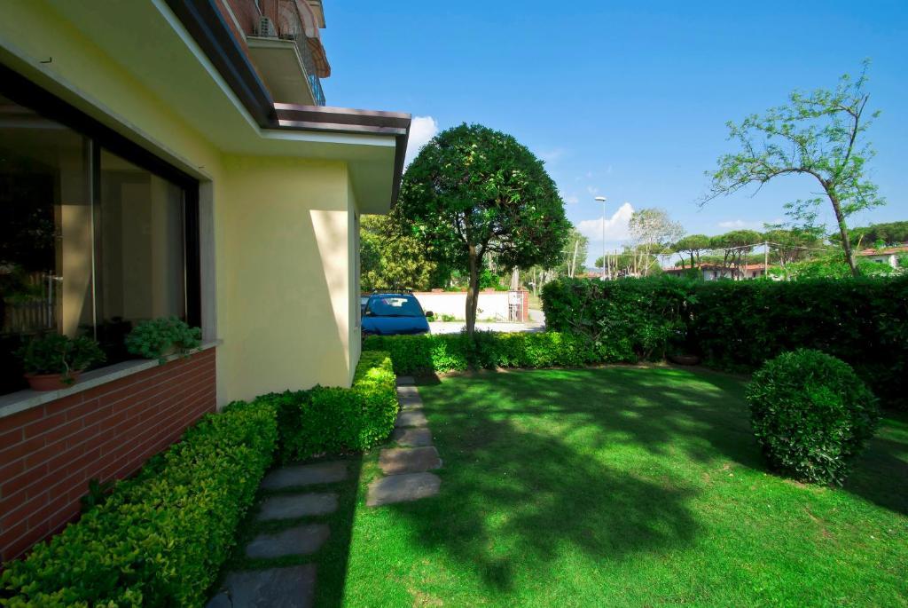 Hotel Versilia Λίντο ντι Καμαϊόρε Εξωτερικό φωτογραφία