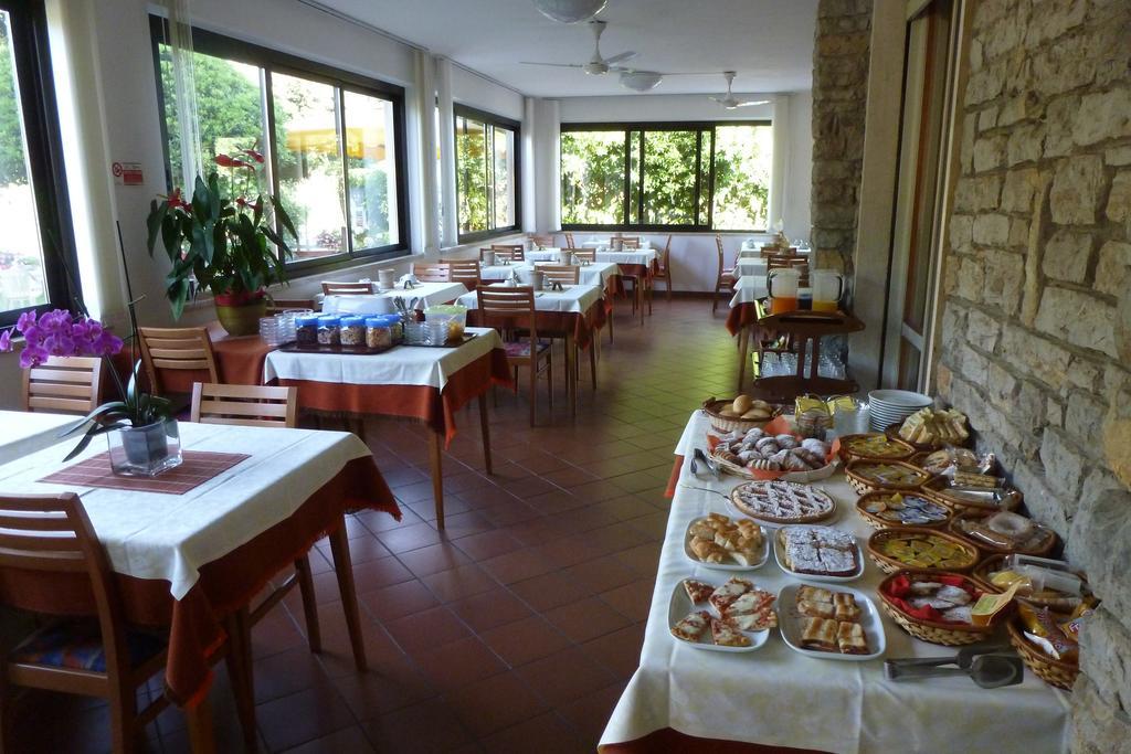Hotel Versilia Λίντο ντι Καμαϊόρε Εξωτερικό φωτογραφία