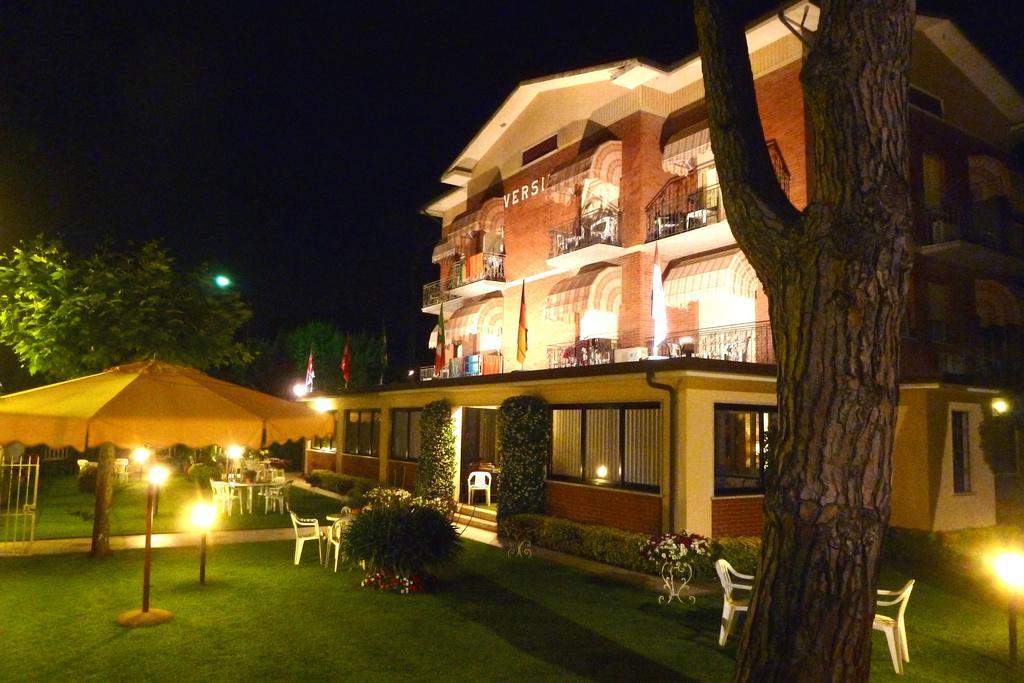 Hotel Versilia Λίντο ντι Καμαϊόρε Εξωτερικό φωτογραφία