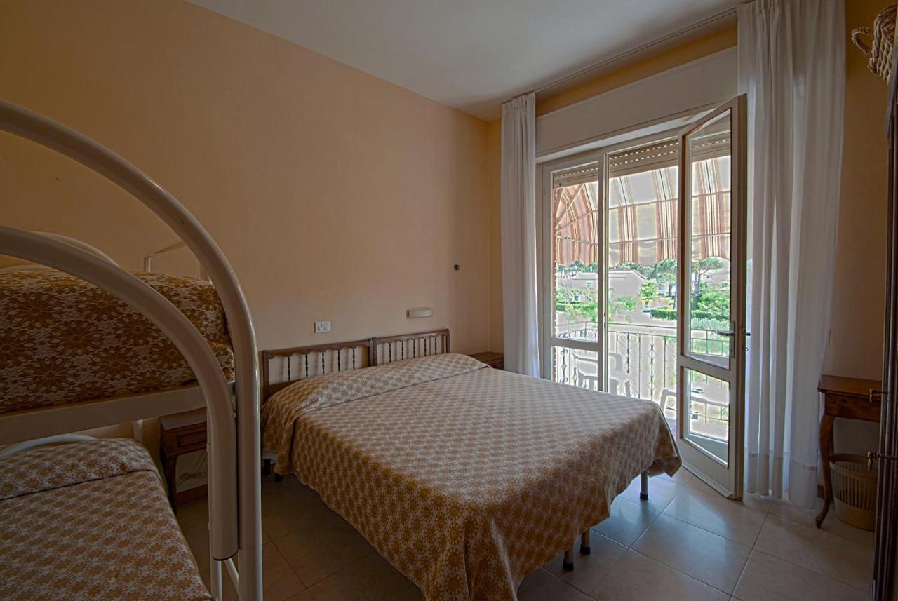 Hotel Versilia Λίντο ντι Καμαϊόρε Εξωτερικό φωτογραφία